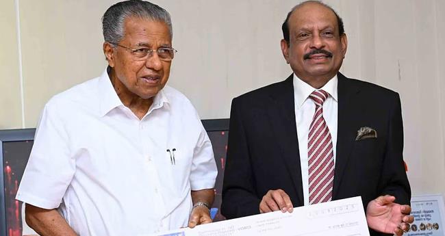 മു​ണ്ട​ക്കൈ ചൂ​ര​ല്‍​മ​ല പു​ന​ര​ധി​വാ​സം; 10 കോ​ടി രൂ​പ മു​ഖ്യ​മ​ന്ത്രി​ക്ക് കൈ​മാ​റി എം.​എ. യൂ​സ​ഫ​ലി