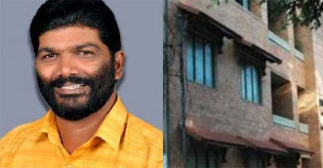 തി​രു​വ​ന​ന്ത​പു​രം  പ്ര​സ് ക്ല​ബ് സെ​ക്ര​ട്ട​റി രാ​ധാ​കൃ​ഷ്ണ​നെ  അ​റ​സ്റ്റ് ചെ​യ്തു