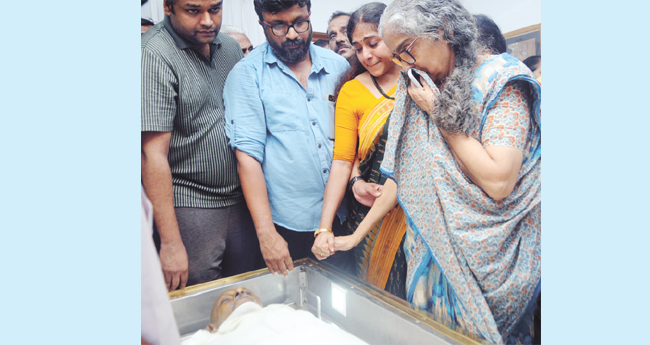 രാ​ഷ്്ട്രീ​യ​ത്തി​നും  പ്ര​ത്യ​യ​ശാ​സ്ത്ര​ങ്ങ​ൾ​ക്കും അ​പ്പു​റം