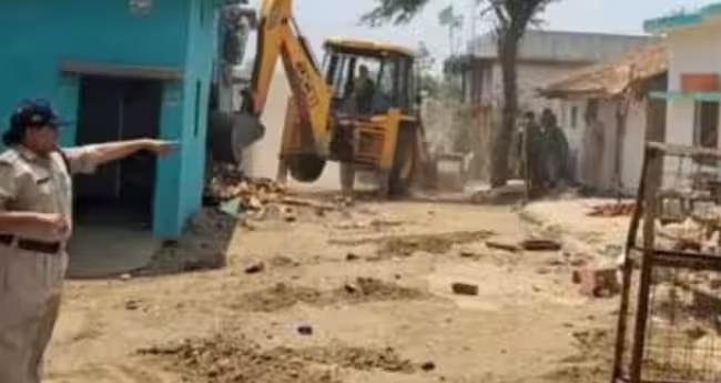 ഫ്രി​ഡ്ജി​ൽ ബീ​ഫ് ക​ണ്ടെ​ത്തി; മ​ധ്യ​പ്ര​ദേ​ശി​ൽ വീ​ടു​ക​ൾ ഇ​ടി​ച്ചു നി​ര​ത്തി