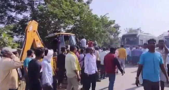 മ​ഹാ​രാ​ഷ്ട്ര ബ​സ് അ​പ​ക​ടം; മ​ര​ണ​സം​ഖ്യ 12 ആ​യി