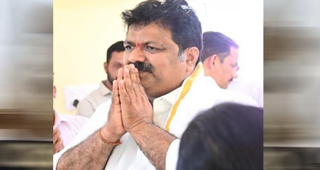 പ​ശു​ക്ക​ളെ മോ​ഷ്ടി​ക്കു​ന്ന​വ​രെ ന​ടു​റോ​ഡി​ല്‍ വെ​ടി​വ​ച്ചി​ടും: ക​ർ​ണാ​ട​ക മ​ന്ത്രി