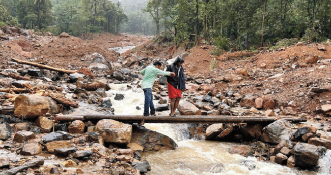മ​ല​യ​ങ്ങാ​ട്ടും വ​ൻ നാ​ശ​ന​ഷ്ടം:  നി​ര​വ​ധി വീ​ടു​ക​ളും പാ​ല​ങ്ങ​ളും ത​ക​ർ​ന്നു