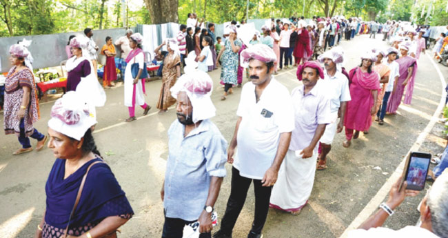 പൊ​ൻ​പ​ണ​മി​റ​ക്കി  മ​ല​യാ​റ്റൂ​രി​ൽ തി​രു​നാ​ൾ സ​മാ​പി​ച്ചു