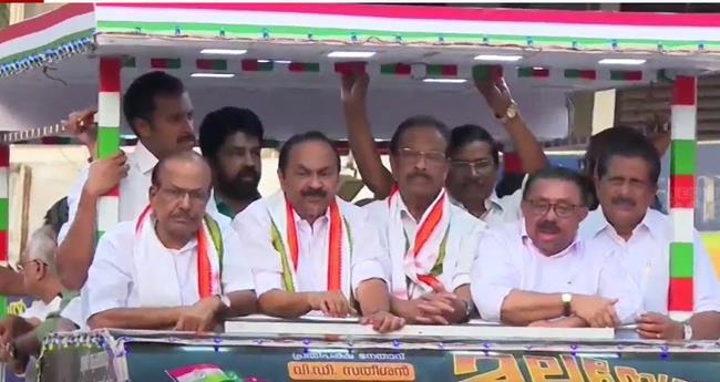 മ​ല​യോ​ര സ​മ​ര യാ​ത്ര സ​മാ​പി​ച്ചു; സ​ര്‍​ക്കാ​ര്‍ പ്ര​വ​ർ​ത്തി​ക്കു​ന്ന​ത് മ​യ​ക്കു​വെ​ടി​യേ​റ്റ​തു​പോ​ലെ: വി.​ഡി.​സ​തീ​ശ​ന്‍
