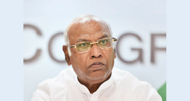 മണിപ്പുരിൽ കലാപത്തിനു ശമനമില്ല; മുഖ്യമന്ത്രിയെ പുറത്താക്കണമെന്ന് ഖാർഗെ