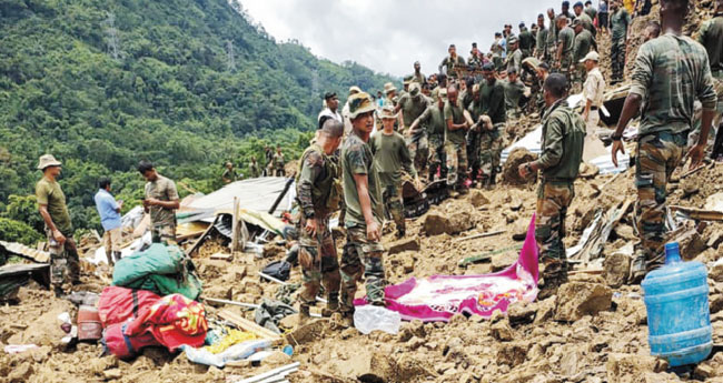 മണിപ്പുർ ദുരന്തം: ര​​​ക്ഷാ​​​പ്ര​​​വ​​​ർ​​​ത്ത​​​നം  തു​​​ട​​​രു​​​ന്നു