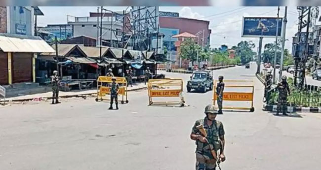 കലാപകാരികളുടെ അറസ്റ്റിനെതിരേ ബന്ദ്; മ​​​​​ണി​​​​​പ്പു​​​​​രി​​​​​ൽ ജ​​​​​ന​​​​​ജീ​​​​​വി​​​​​തം താ​​​​​റു​​​​​മാ​​​​​റാ​​​​​യി