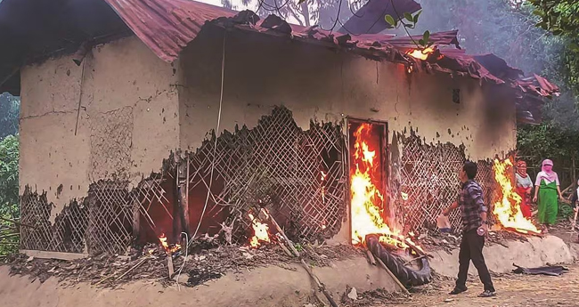 സമാധാന ചർച്ചയ്ക്കു പിന്നാലെ മണിപ്പുരിൽ വീണ്ടും തീവയ്പ്
