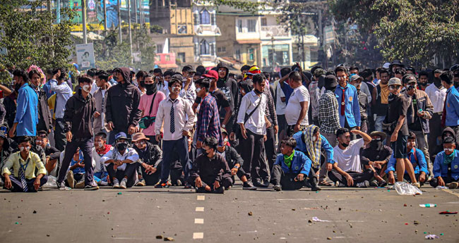 വിദ്യാർഥികളുടെ കൊലപാതകം: മ​​​​ണി​​​​പ്പു​​​​രി​​​​ൽ പ്ര​​​​തി​​​​ഷേ​​​​ധം ആ​​​​ളുന്നു