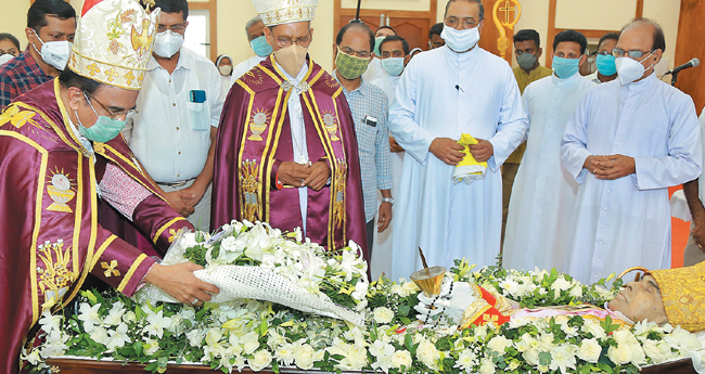 ആ​​​ര്‍​ച്ച്ബി​​​ഷ​​​പ്  ചേ​​​ന്നോ​​​ത്തി​​​നു  കൊ​​ച്ചി​​യു​​ടെ  യാ​​​ത്രാ​​​മൊ​​​ഴി