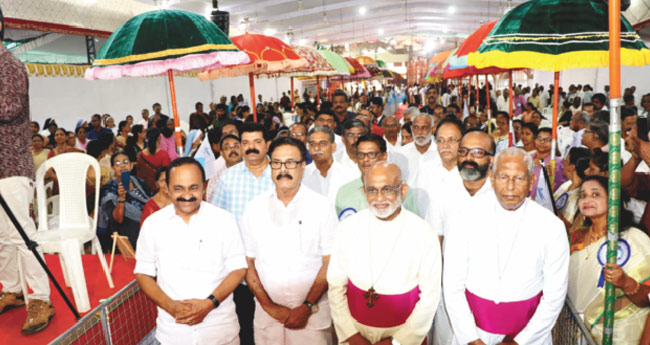 തൃ​​​ശൂ​​​ർ: നാ​​​ട്ടി​​​ലെ സ​​​ർ​​​വ​​​മ​​​നു​​​ഷ്യ​​​ർ​​​ക്കും ആ​​​ശ്വാ​​​സ​​​മേ​​​കു​​​ന്ന ത​​​ണ​​​ൽ​​​മ​​​ര​​​മാ​​​ണു പു​​​ത്ത​​​ൻ​​​പ​​​ള്ളി​​​യെ​​​ന്നു സീ​​​റോ മ​​​ല​​​ബാ​​​ർ സ​​​ഭ മേ​​​ജ​​​ർ ആ​​​ർ​​​ച്ച്ബി​​​ഷ​​​പ് മാ​​​ർ റാ​​​ഫേ​​​ൽ ത​​​ട്ടി​​​ൽ.