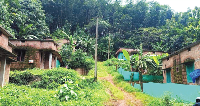 ക​വ​ള​പ്പാ​റ ദു​ര​ന്തത്തിൽ ന​ഷ്ട​പ​രി​ഹാ​രം എങ്ങുമെത്തിയില്ല; ന​ട​പ​ടി​ക​ള്‍ ചു​വ​പ്പു​നാ​ട​യി​ല്‍