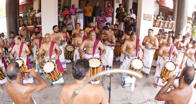 ഇ​റ്റ്ഫോ​ക്കി​ന് തു​ട​ക്കം: മേ​ള​പ്പെ​രു​മ​യി​ൽ അ​ര​ങ്ങു​ണ​ർ​ത്തി മ​ട്ട​ന്നൂ​ർ