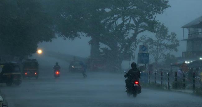 മ​ല​യോ​ര മേ​ഖ​ല​യി​ലേ​ക്ക് രാ​ത്രി യാ​ത്ര നി​രോ​ധി​ച്ചു
