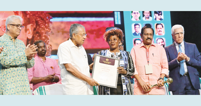 രാ​ജ്യ​ത്ത് മാ​ധ്യ​മ​പ്ര​വ​ർ​ത്ത​നം  വെ​ല്ലു​വി​ളി നേ​രി​ടു​ന്നു:  മു​ഖ്യ​മ​ന്ത്രി