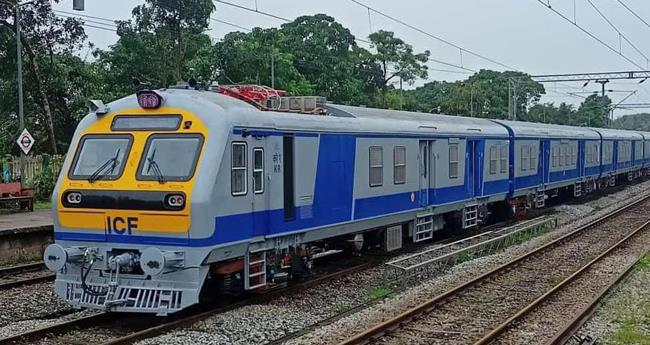ദു​രി​തം സ​മ്മാ​നി​ച്ച് റെ​യി​ൽ​വേ; കൊ​ല്ലം-​എ​റ​ണാ​കു​ളം മെ​മു കോ​ച്ചു​ക​ളു​ടെ എ​ണ്ണം വെ​ട്ടി​ക്കു​റ​ച്ചു