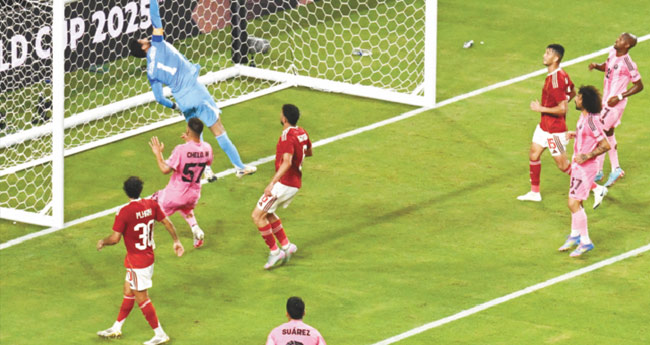 ഫി​​ഫ ക്ല​​ബ് ലോ​​ക​​ക​​പ്പ്: മെ​​സി​​പ്പ​​ട​​യെ സ​​മ​​നി​​ല​​യി​​ൽ ത​​ള​​ച്ച് ആ​​ഫ്രി​​ക്ക​​ൻ ക​​രു​​ത്ത​​ർ