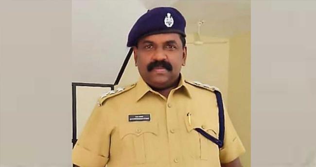 ഗു​ണ്ട​യു​ടെ വീ​ട്ടി​ലെ വി​രു​ന്നി​ന് പോ​യ ഡി​വൈ​എ​സ്പി​ക്ക് സ​സ്പെ​ൻ​ഷ​ൻ