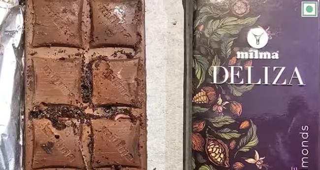 മി​ൽ​മ ചോ​ക്ലേ​റ്റി​ൽ​നി​ന്ന് പു​ഴു​വി​നെ ല​ഭി​ച്ച​താ​യി പ​രാ​തി