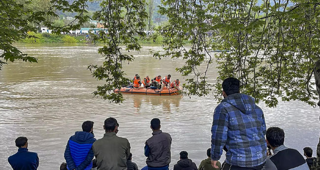 ഝലം നദിയിൽ ബോട്ട് മുങ്ങി ആറു മരണം