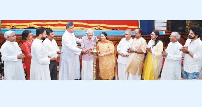 ക​ലാ​കാ​ര​ന്മാ​ർ നേ​രി​ന്‍റെ താ​ക്കോ​ൽ  സൂ​ക്ഷി​പ്പു​കാ​ർ: പ്ര​ഫ.​ എം.കെ. ​സാ​നു