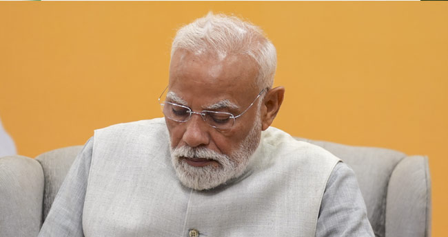 പ്രധാനമന്ത്രിയുടെ മണിപ്പുർ സന്ദർശനം മൂന്നു മണിക്കൂർ  :പരിഹസിച്ച് കോണ്‍ഗ്രസ്