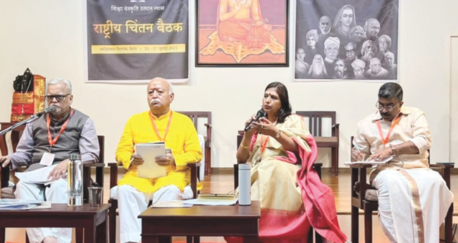 ഭാ​ര​തീ​യ ദ​ര്‍​ശ​ന​ത്തി​ല്‍ അ​ധി​ഷ്ഠി​ത​മാ​യ വി​ദ്യാ​ഭ്യാ​സ ബ​ദ​ല്‍ വ​ള​ര്‍​ത്തി​യെ​ടു​ക്ക​ണം: ഡോ. ​മോ​ഹ​ന്‍ ഭാ​ഗ​വ​ത്