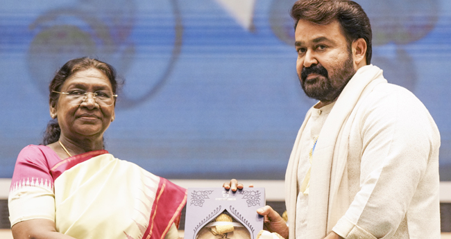 ഫാ​​​ൽ​​​ക്കെ നി​​​റ​​​വി​​​ൽ മോ​​​ഹ​​​ൻ​​​ലാ​​​ൽ; ക​​​ര​​​ഘോ​​​ഷവുമായി സദസ്