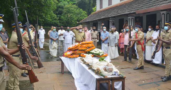 അ​ഷ്ട​വൈ​ദ്യ​ൻ ഇ.​ടി. നാ​രാ​യ​ണ​ൻ മൂ​സ് ഓർമയായി