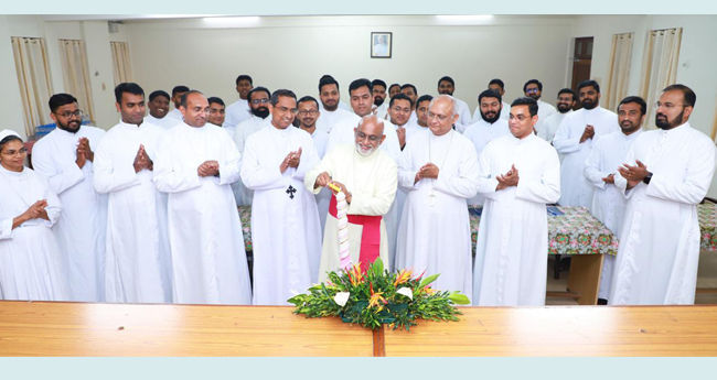 മൗ​ണ്ട് സെ​ന്‍റ് തോ​മ​സി​ൽ വൈ​ദിക​ർ​ക്ക്  തു​ട​ർ​പ​രി​ശീ​ല​ന പ​രി​പാ​ടി