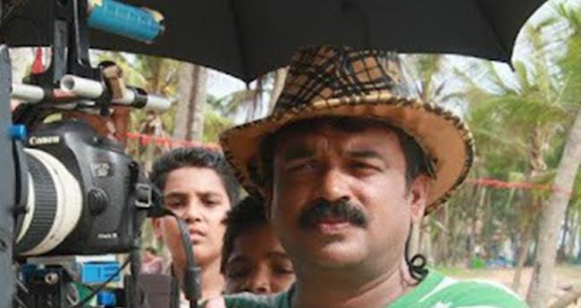 ടി​.പി​യു​ടെ ജീ​വി​തം സി​നി​മ​യാ​ക്കി​യ മൊ​യ്തു താ​ഴ​ത്ത് മു​സ്‌​ലിം ലീ​ഗി​ൽ ചേ​ർ​ന്നു