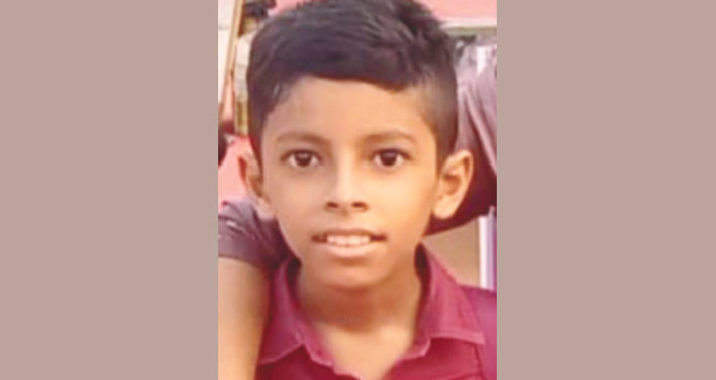 ഉ​ണ​ങ്ങി​യ തെ​ങ്ങ് വീ​ണ് ഏ​ഴാം ക്ലാ​സ് വി​ദ്യാ​ർ​ഥി മ​രി​ച്ചു