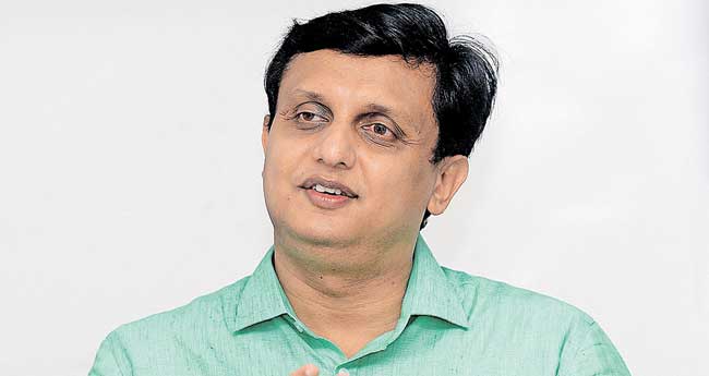 ത​ക​ർ​ന്ന റോ​ഡി​ലെ നി​ർ​മാ​ണ വ​സ്തു​ക്ക​ൾ ഉ​പ​യോ​ഗി​ച്ച്  റോ​ഡ് പു​ന​ർ നി​ർ​മാ​ണം ന​ട​പ്പാ​ക്കുമെന്ന്