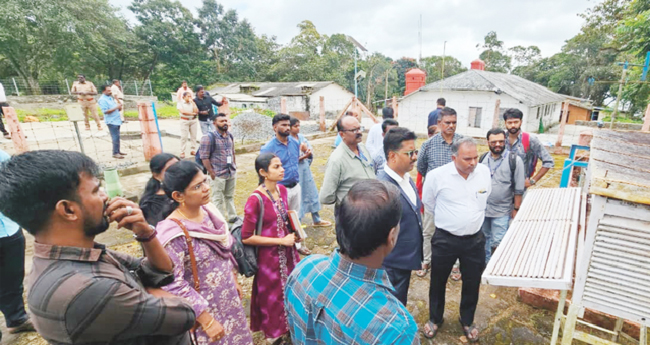 ഉ​പസ​മി​തി മു​ല്ല​പ്പെ​രി​യാ​ർ  അ​ണ​ക്കെ​ട്ട് സ​ന്ദ​ർ​ശി​ച്ചു