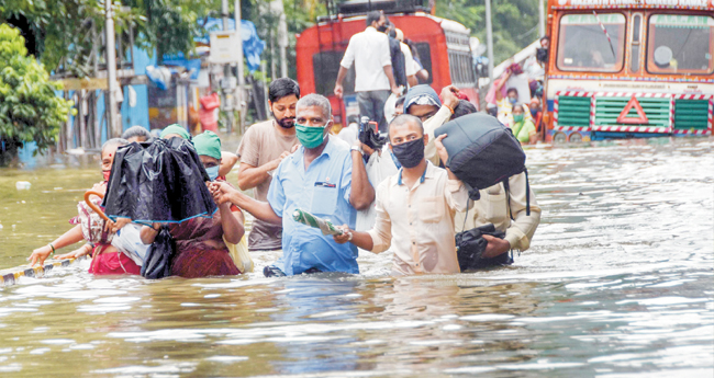 മുംബൈയിൽ കനത്ത മഴ: രണ്ടു മരണം