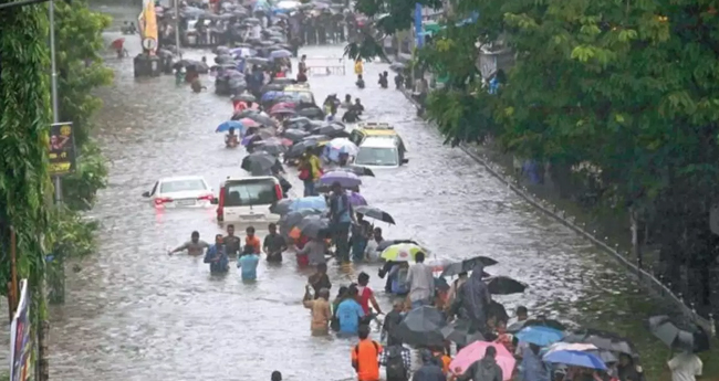 മും​ബൈ​യി​ൽ പെരുമഴ; 36 വി​മാ​ന സ​ർ​വീ​സു​ക​ൾ റ​ദ്ദാ​ക്കി