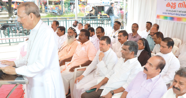 മു​ന​മ്പം പ്ര​ശ്നം സ​മ​വാ​യ​ത്തി​ലൂ​ടെ  പ​രി​ഹ​രി​ക്ക​ണം: ആ​ർ​ച്ച്ബി​ഷ​പ്