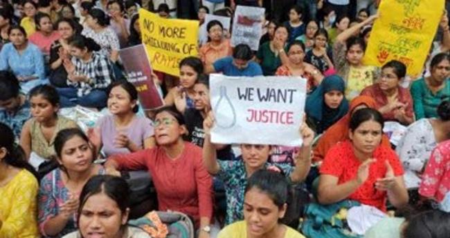 കോ​ൽ​ക്ക​ത്ത​യി​ലെ വ​നി​താ ഡോ​ക്ട​റു​ടെ  കൊ​ല​പാ​ത​കം: കേ​സ് സി​ബി​ഐ​യ്ക്ക് വി​ട്ടു
