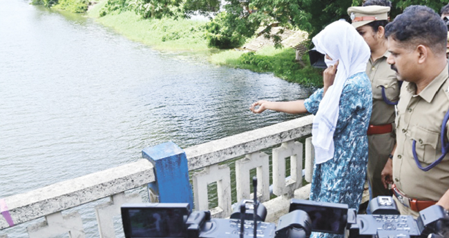 മൂന്നുവയസുകാരിയെ പു​ഴ​യി​ല്‍ എ​റി​ഞ്ഞുകൊ​ന്ന സം​ഭ​വം; അമ്മ പറഞ്ഞു; കുഞ്ഞിനെ വലിച്ചെറിഞ്ഞത് അവിടേക്ക്