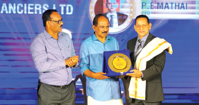 മു​ത്തൂ​റ്റ് മി​നി ഫി​നാ​ന്‍​സി​യേ​ഴ്‌​സി​ന്  മോ​സ്റ്റ് ട്ര​സ്റ്റ​ഡ് എ​ന്‍​ബി​എ​ഫ്‌​സി ഓ​ഫ് ദി ​ഇ​യ​ര്‍ അ​വാ​ര്‍​ഡ്