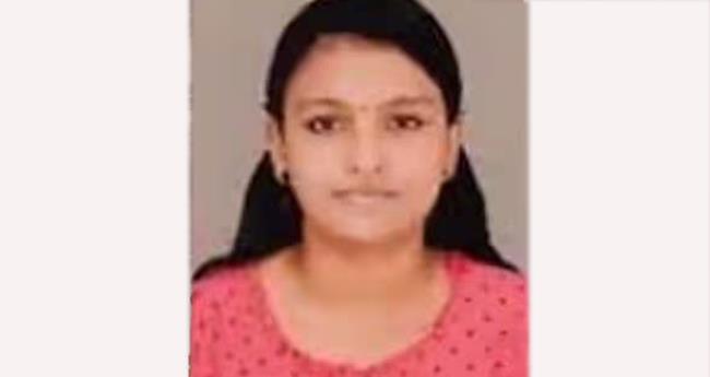 മൂ​വാ​റ്റു​പു​ഴ​യി​ൽ റോ​ഡ് മു​റി​ച്ചു​ക​ട​ക്കു​ന്ന​തി​നി​ടെ ബൈ​ക്കി​ടി​ച്ച് വി​ദ്യാ​ർ​ഥി​നി മ​രി​ച്ചു