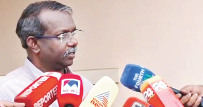 കൈ ​ക​ഴു​കി ഡീ​ൻ ഡോ.​എം.​കെ. നാ​രാ​യ​ണ​ൻ; സി​​​ദ്ധാ​​​ർ​​​ഥ​​​ൻ ഹോ​​​സ്റ്റ​​​ലി​​​ൽ പീ​​​ഡ​​​ന​​​ത്തി​​​ന് ഇ​​​ര​​​യാ​​​യ​​​ത് അ​​​റി​​​ഞ്ഞി​​​രു​​​ന്നി​​​ല്ലെ​​​ന്ന്