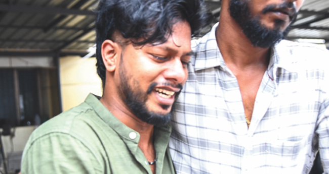 അലറിവിളിച്ച് നവനീത്