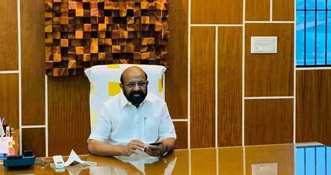 പ​രാ​തി​ക്കാ​ര​നെ കാ​റി​ടി​പ്പിച്ച് കൊ​ല്ലാ​ൻ ശ്ര​മം; ക​ണ്ട​ല സ​ഹ​ക​ര​ണ ബാ​ങ്കി​ന്‍റെ മു​ൻ പ്ര​സി​ഡ​ന്‍റി​നും മ​ക​നു​മെ​തി​രേ പ​രാ​തി