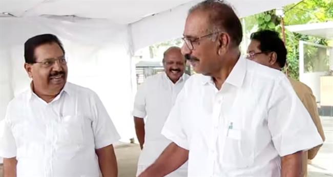 തോ​മ​സ് കെ.തോ​മ​സ് കാ​ത്തി​രി​ക്ക​ണം ; ശ​ശീ​ന്ദ്ര​നെ ഉ​ട​ൻ മാ​റ്റേ​ണ്ട​ന്ന് മു​ഖ്യ​മ​ന്ത്രി