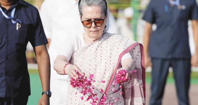 നെഹ്റുവിനെ അനുസ്മരിച്ച് നേതാക്കൾ