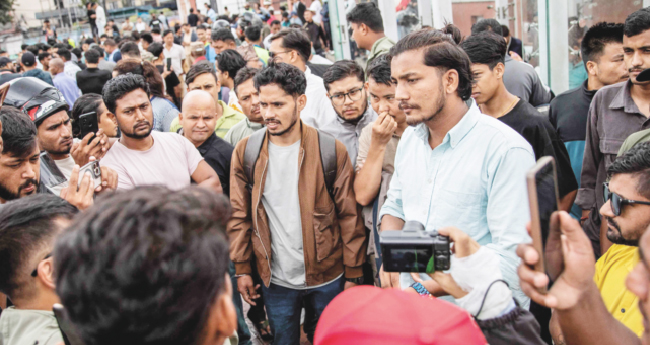സർക്കാരിൽ തീരുമാനമില്ല;  നേപ്പാളിൽ സ്ഥിതി സങ്കീർണം