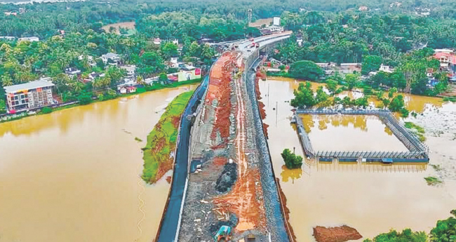  ദേ​ശീ​യപാ​ത ഇ​ടി​ഞ്ഞ​തി​നു കാ​ര​ണം ക​ളി​മ​ണ്ണ് ക​ല​ര്‍​ന്ന മ​ണ്ണ്  ;  ഹൈ​​​​ക്കോ​​​​ട​​​​തി​​​​യി​​​​ല്‍ റിപ്പോർട്ടുമായി ​ദേശീ​യ​പാ​താ അ​ഥോ​റി​റ്റി