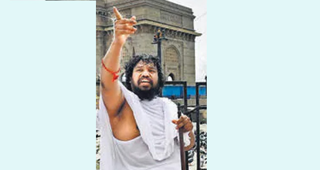 മതത്തിനുവേണ്ടി ആയുധമെടുക്കാൻ മടിക്കില്ലെന്ന് ജൈന സന്യാസി